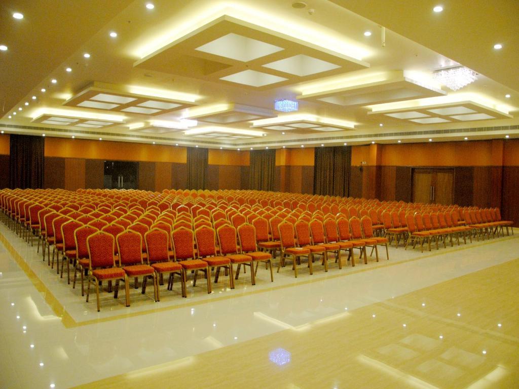 Fortune Select Grand Ridge, Tirupati - Member Itc Hotels' Group Esterno foto The Auditorium